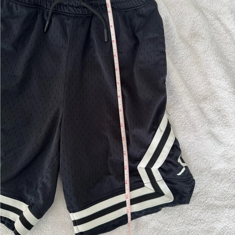 Jordan Basketball Shorts Black White Striped Mesh -  size L‎ (12/13)